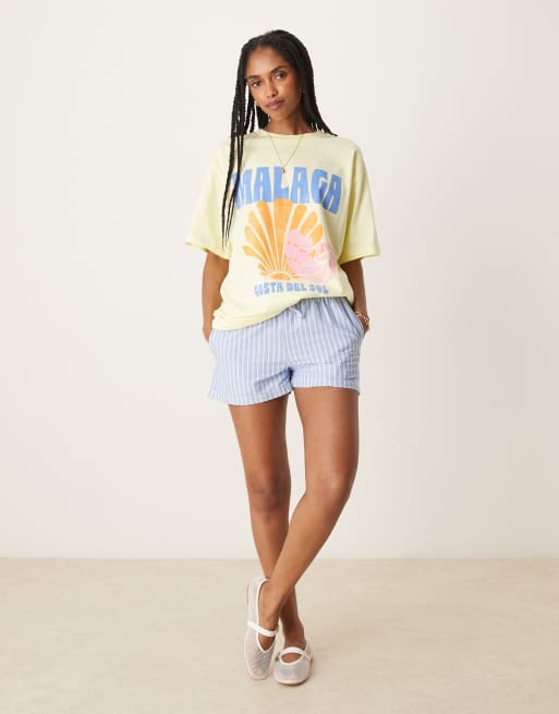 ASOS DESIGN - Citrongul og oversized T-shirt med "Malaga"- og muslingegrafik, 3 af 4