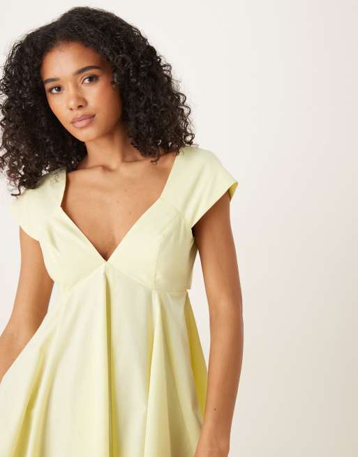 ASOS DESIGN - Citrongul skater-minikjole med flæser, hjerteformet hals og vingeærmer, 3 af 4