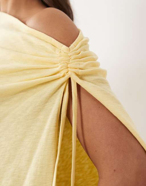 ASOS DESIGN – Citrongul, slubvävd topp med cape, rysch och knytning , 3 av 4