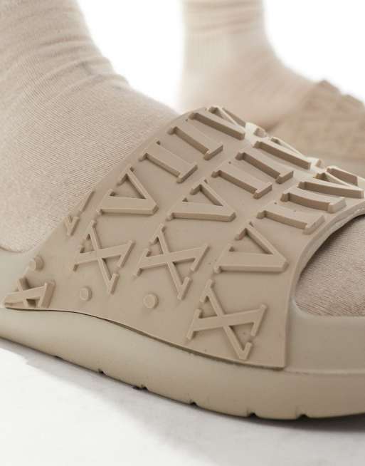 ASOS DESIGN - Claquettes avec chiffres romains en relief - Taupe, 2 de 4