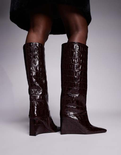 ASOS DESIGN – Clarissa – Bordowe wciągane botki na koturnach ze skóry premium o fakturze skóry krokodyla ze zwężanymi noskami