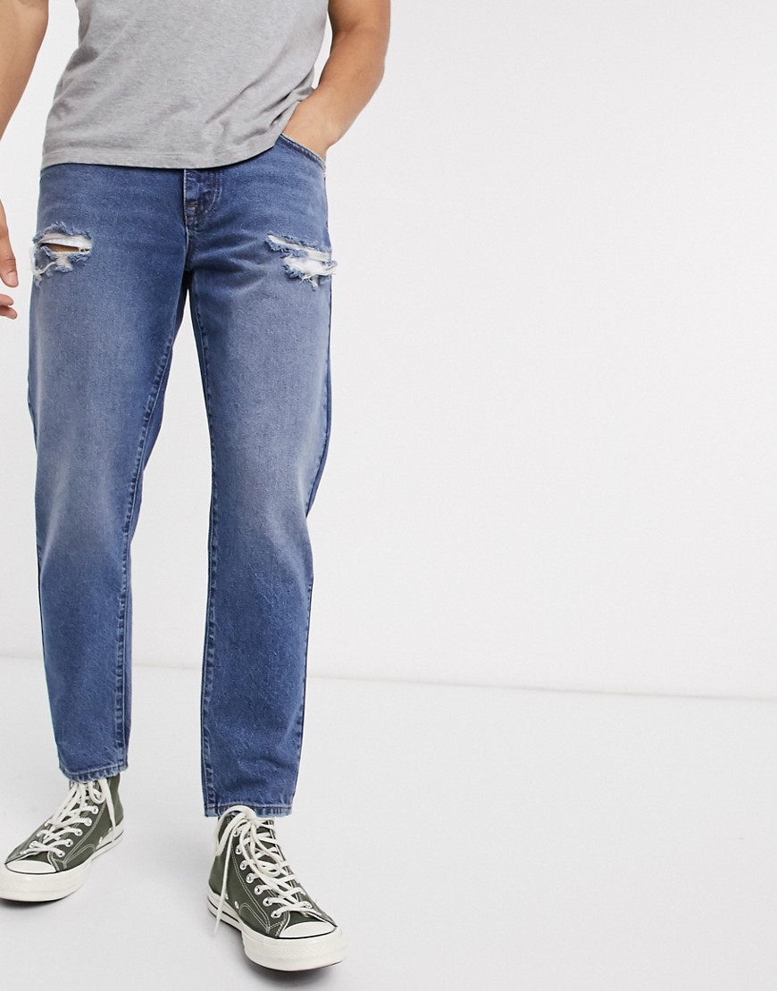 ASOS DESIGN – Classic – Mellanblå stärkta jeans med revor