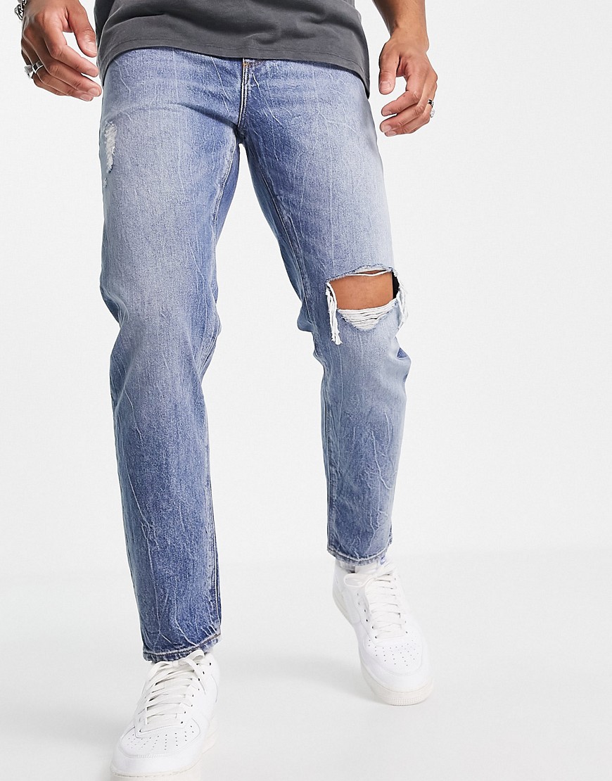 ASOS DESIGN classic rigid jean in light wash with knee rip and abrasions-Blue
