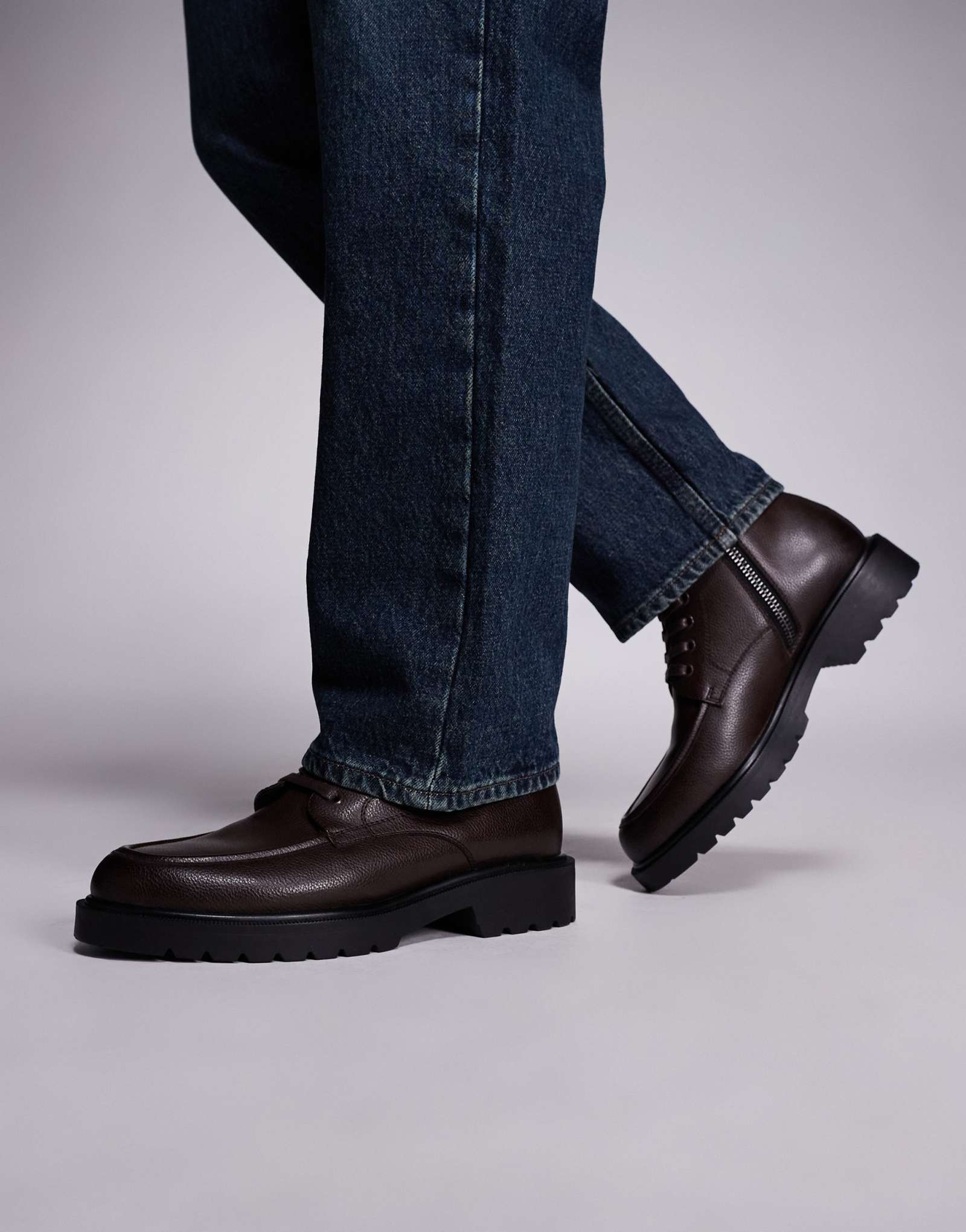 Дизайнерские ботинки ASOS на шнуровке с шипами коричневого цвета