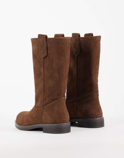 ASOS DESIGN Clementine Pull-on-Trucker-Kniestiefel in schokobraunem Velourslederimitat, 4 von 4