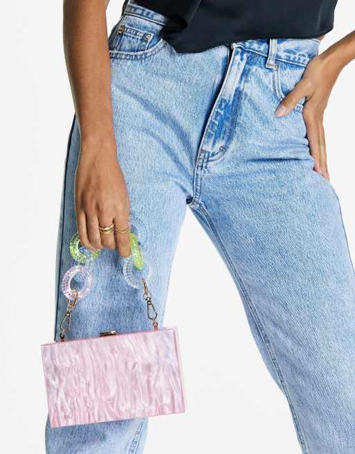 ASOS DESIGN – Clutch aus Kunstharz in Rosa mit abnehmbarer mehrfarbiger Kette, 3 von 4