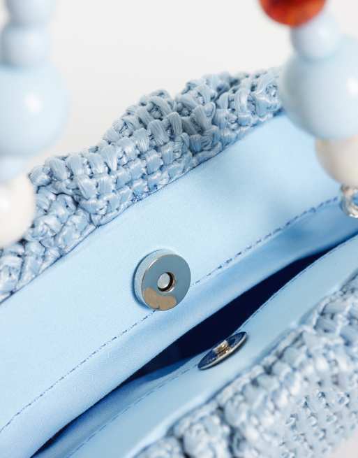 ASOS DESIGN – Clutch aus Stroh in Blau mit gerafftem Henkel aus Kunstharz, 3 von 4