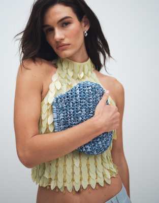 ASOS DESIGN - Clutch in Blau im handgefertigten Stroh-Look mit abnehmbarem Umhängeträger