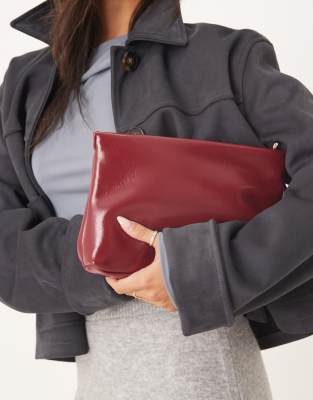 ASOS DESIGN - Clutch in Burgunderrot mit Reißverschluss oben