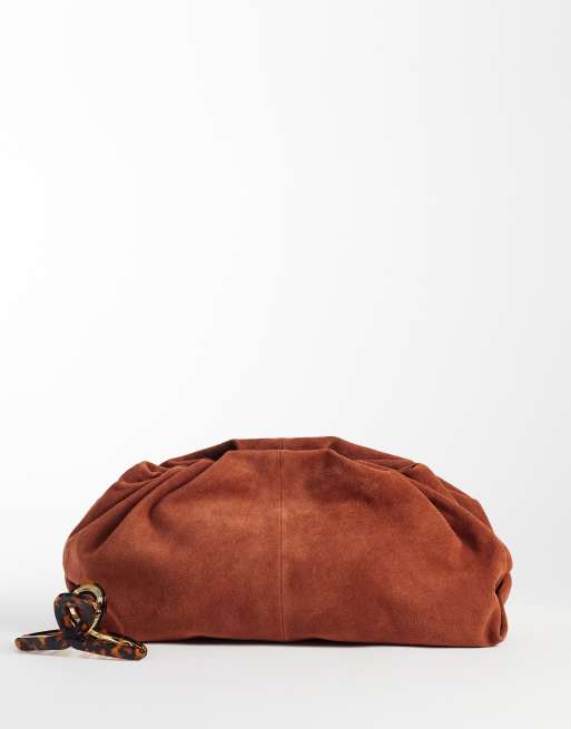 ASOS DESIGN clutch in camoscio a forma di nuvola color ruggine, 1 di 4