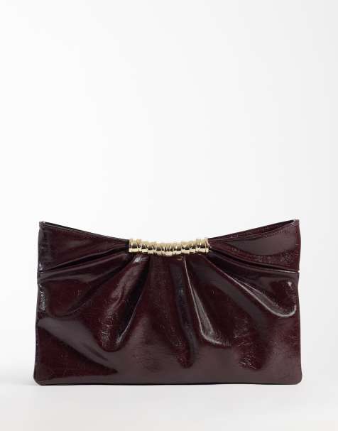 ASOS DESIGN Clutch mit mehreren Falten und Metall-Details in Burgunderrot - view 1