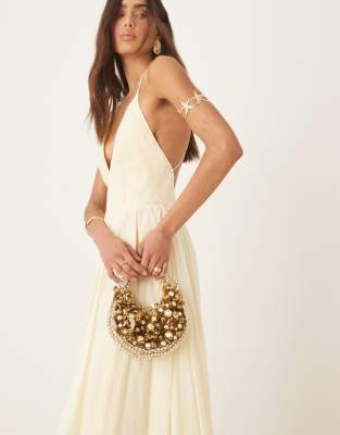 ASOS DESIGN – Clutch mit Perlenkugeln, Pailletten und Tragegriffen in Goldoptik - view 1