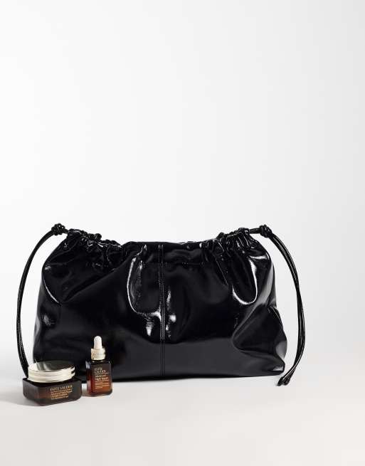 ASOS DESIGN clutch-pung med snørelukning og blank finish i sort, 2 af 4