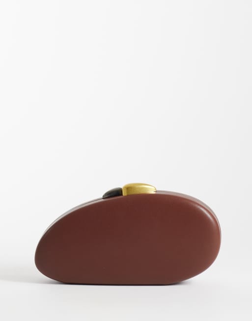 ASOS DESIGN - clutch rígido redondo con herrajes dorados en chocolate, 4 de 4