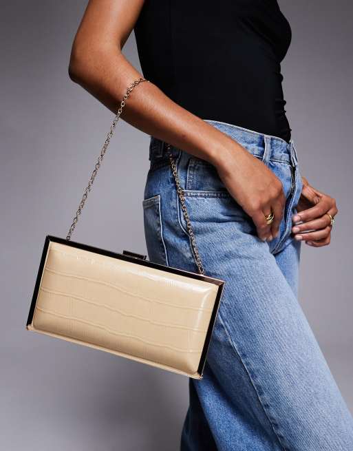 ASOS DESIGN - Clutch tas met coating, vierkant frame en krokodillenmotief in crème, 2 van 4