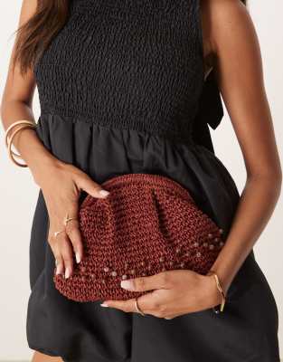 ASOS DESIGN - Clutch-Tasche aus gehäkeltem Stroh in Terrakotta mit Perlen-Braun