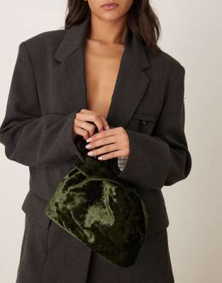 ASOS DESIGN - Clutch-Tasche aus Samt in Dunkelgrün mit Schlaufenträger