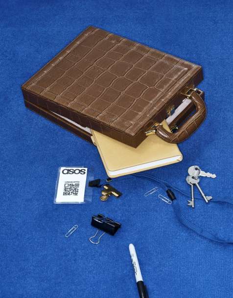ASOS DESIGN clutch-taske i lys kamel med krokodillepræg - view 1