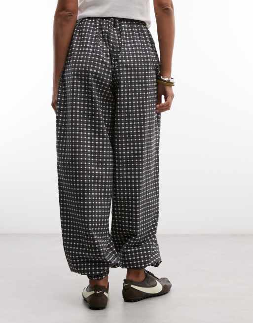 ASOS DESIGN Co-ord-Hose mit Ballonbein und Bindesaum in Seersucker-Karo, 4 von 5