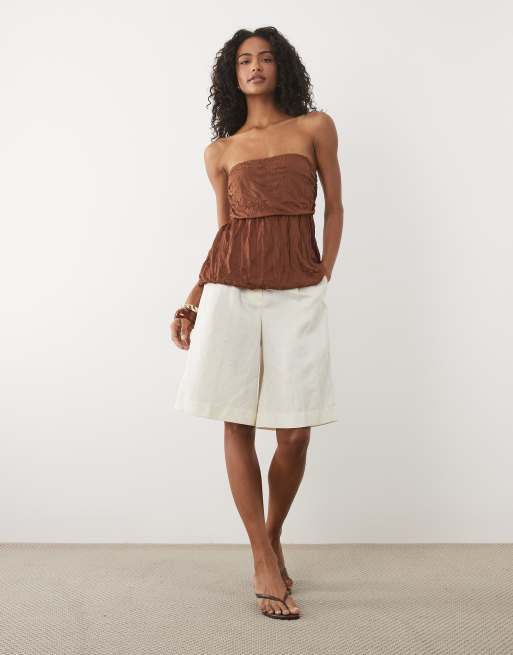 ASOS DESIGN co-ord krøllet draperet top med bubblekant og bandeau i brun, 2 af 4
