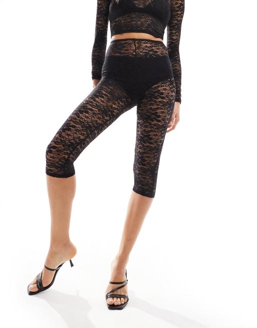 Capri pants in black lace - 7,90 €