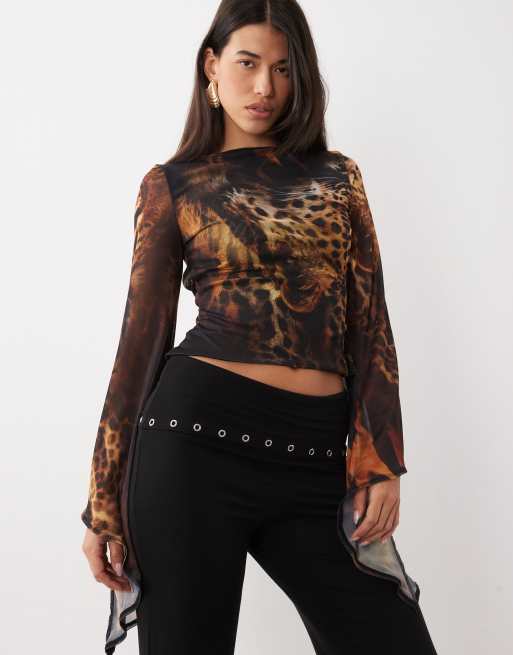 ASOS DESIGN Co-ord Oberteil aus bedrucktem Mesh mit Flügelärmeln in Tigeroptik, 3 von 4