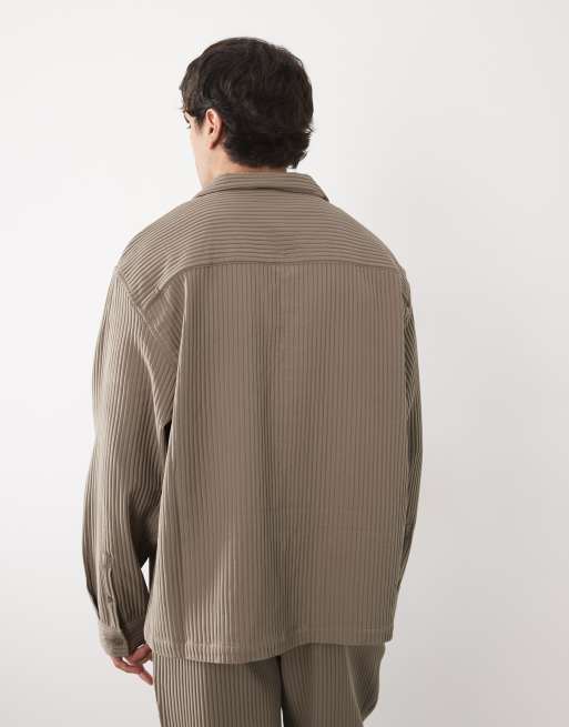 ASOS DESIGN co-ord oversized revere plisse shirt in brown, 4 of 5