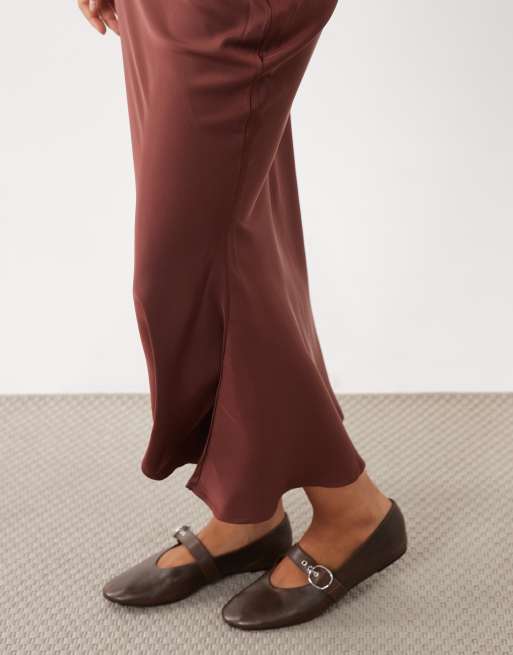ASOS DESIGN co-ord satin bias maxi skirt in chocolate, 4 of 5