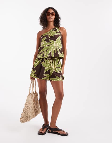 ASOS DESIGN - Co-ord set met shorts met elastische taille, top met blote schouder en palazzo broek met palmenprint - view 1