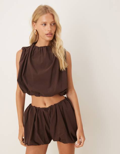 ASOS DESIGN - Co-ord set met top met pofzoom en micro shorts in bruin - view 1