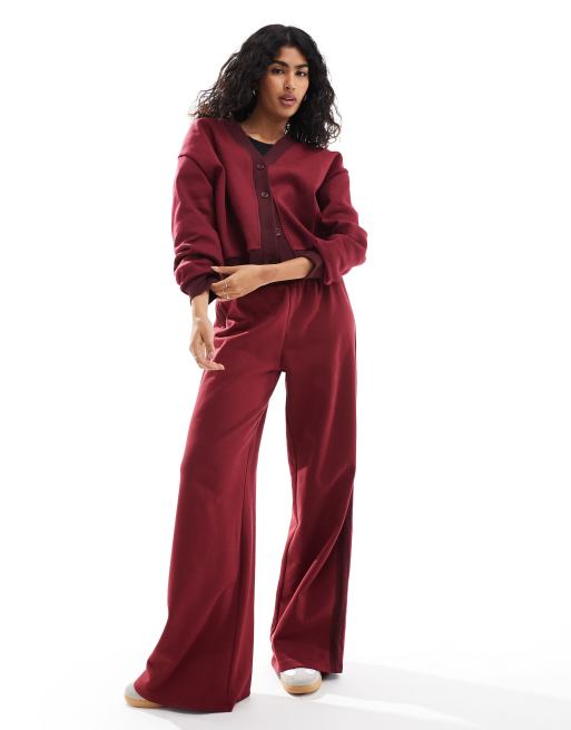 ASOS DESIGN - Co-ord set met vest en joggingbroek van sweatstof in bordeauxrood