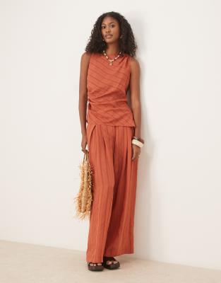 ASOS DESIGN - Co-ord set van asymmetrische gestreepte top met draaidetail en palazzobroek in roestbruin