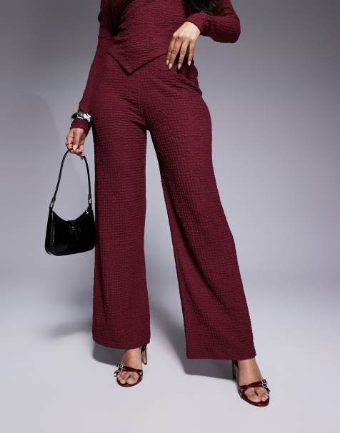 ASOS DESIGN - Co-ord set van asymmetrische top met textuur en blote schouders en broek met wijde pijpen in bordeauxrood - view 1
