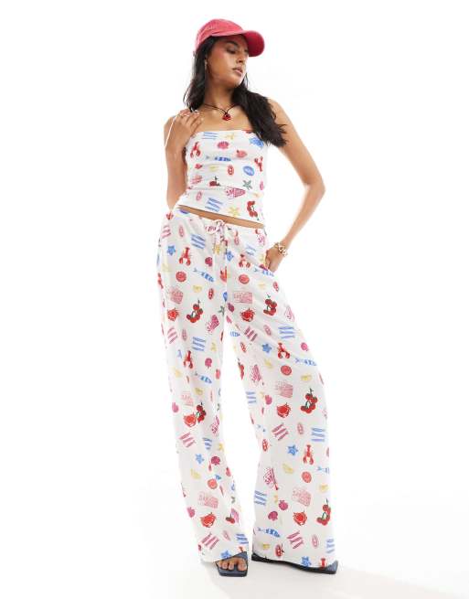 ASOS DESIGN - Co-ord set van bandeau-top en broek met wijde pijpen, textuur en print van zomerse etenswaren
