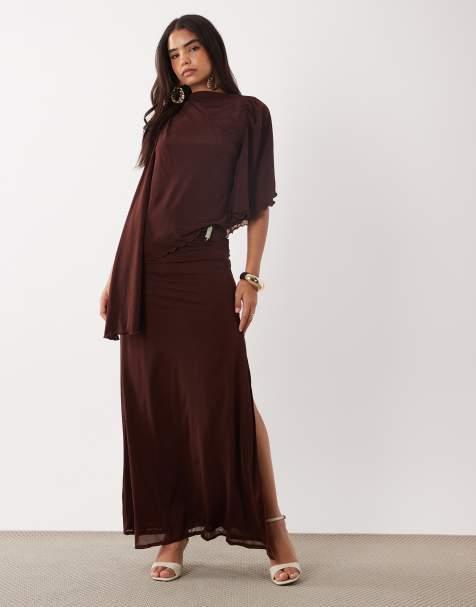ASOS DESIGN - Co-ord set van chiffon met stretch met gedrapeerde asymmetrische cape-top en maxi rok in chocoladebruin - view 1