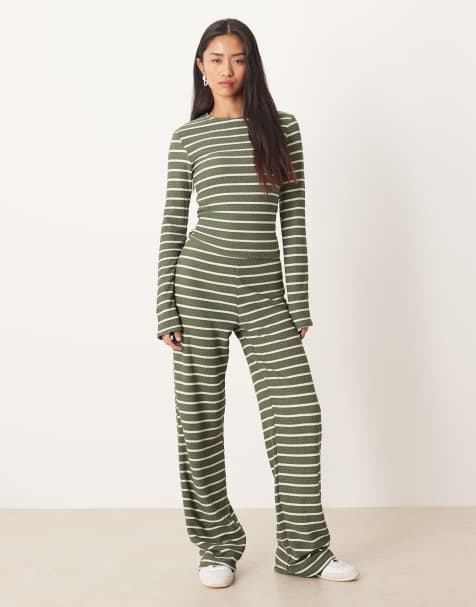 ASOS DESIGN - Co-ord set van gestreepte geribbelde top met lange mouwen en broek met wijde pijpen in kaki - view 1