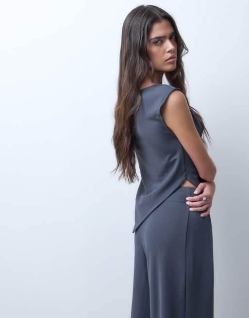 ASOS DESIGN co-ord slinky twill drapey top in charcoal, 4 of 5