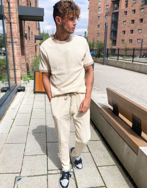 Beige joggers clearance outfit