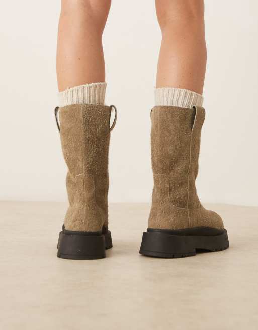 ASOS DESIGN – Coast – Olivgröna boots i borstad mocka i dra på-modell och grov sula, 4 av 4