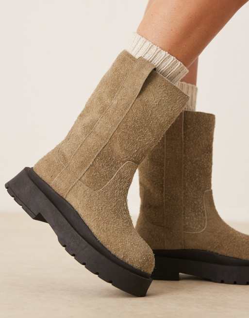 ASOS DESIGN - Coast - Stivali verde oliva in camoscio spazzolato con suola spessa, 3 di 4