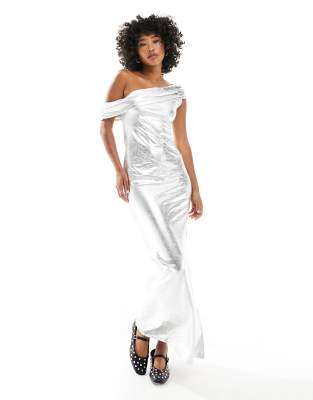 ONE SHOULDER METALLIC LONG DRESS IN SILVER