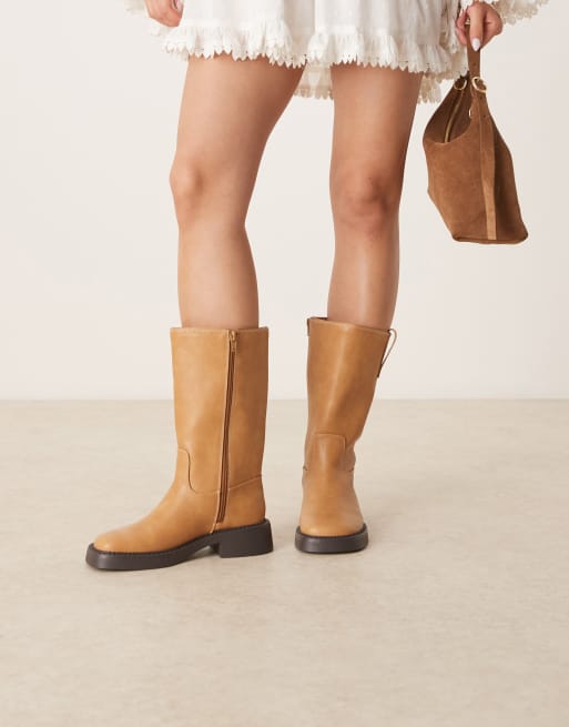 ASOS DESIGN - Colby - Kamelbrune pull on-truckerstøvler i knælængde