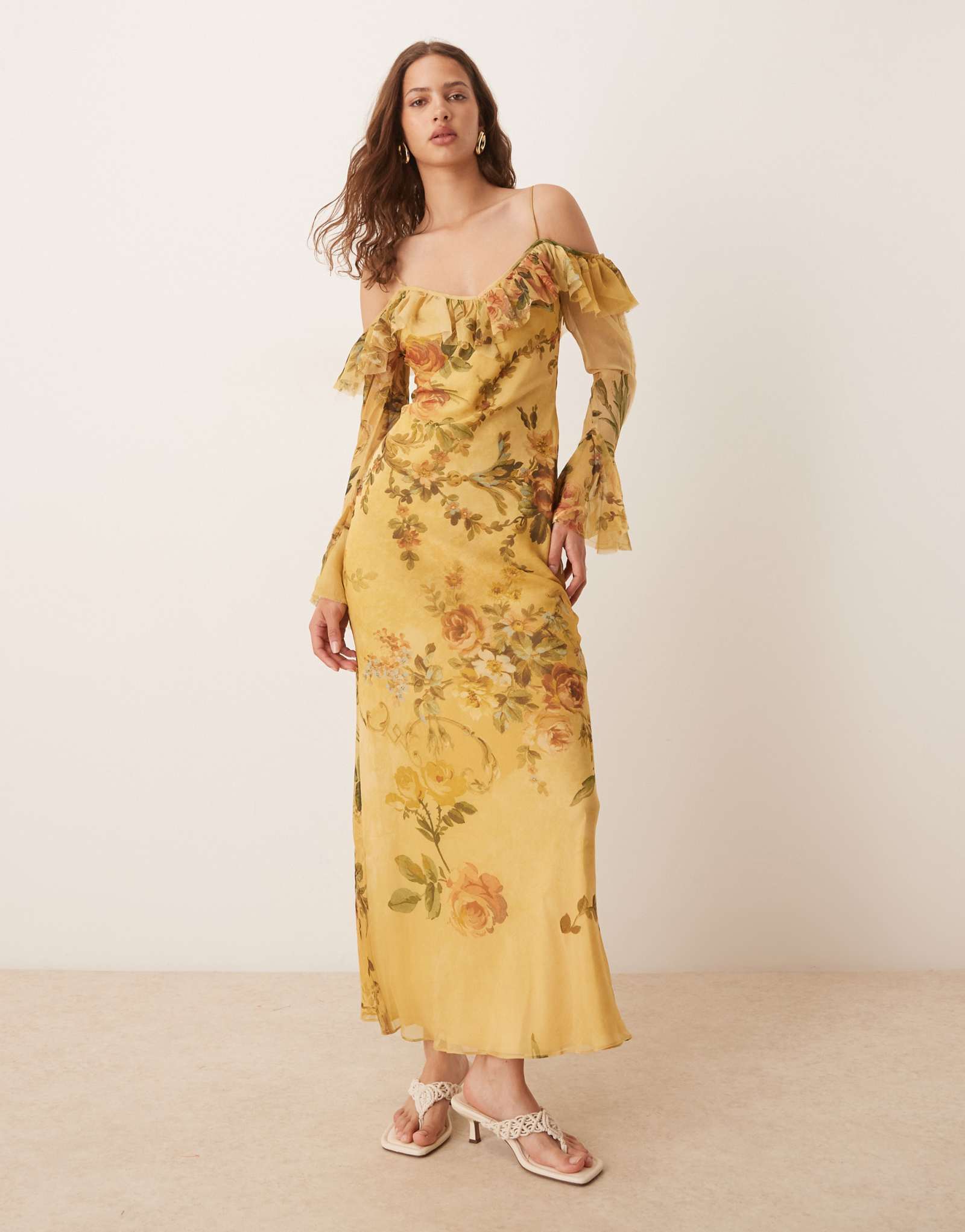 Макси-платье ASOS DESIGN с открытыми плечами и оборками и длинным рукавом в винтажном цветочном стиле