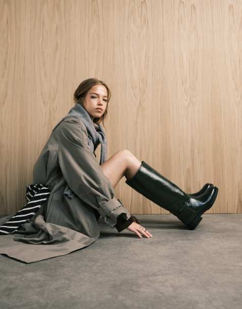 ASOS DESIGN – Cole – Mörkgröna, platta, knähöga ridstövlar med detaljer - view 1