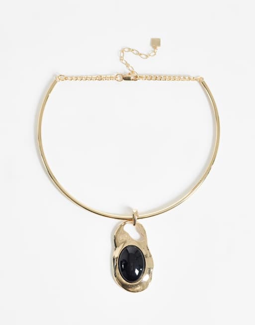 ASOS DESIGN collana collarino rigida con pendente nero color oro, 1 di 4