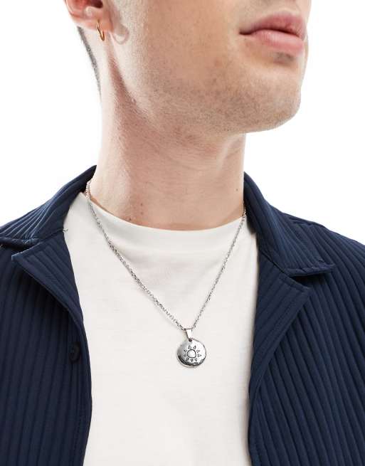 ASOS DESIGN - Collana color argento con ciondolo waterproof in acciaio inossidabile