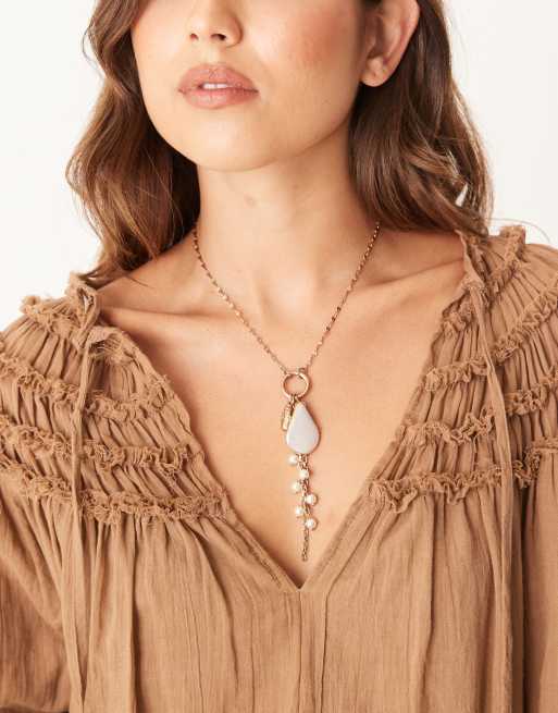 ASOS DESIGN - Collana color oro con ciondoli multipli a goccia