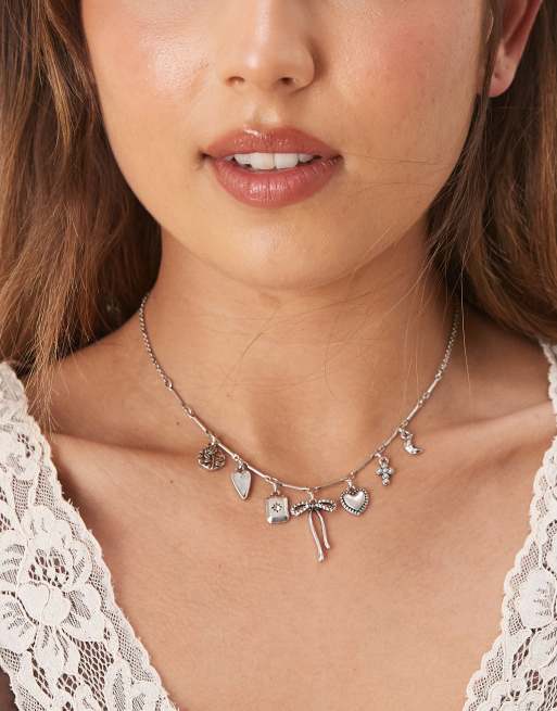 ASOS DESIGN - Collana con catenina e charms misti color argento
