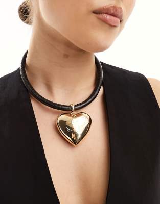 ASOS DESIGN - Collana con cordino in similpelle PU e cuore oversize