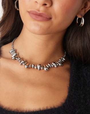 ASOS DESIGN - Collana corta color argento con perline effetto fuso